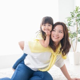 子どもの笑うママ