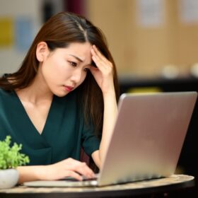 パソコンの前に座りっぱなし